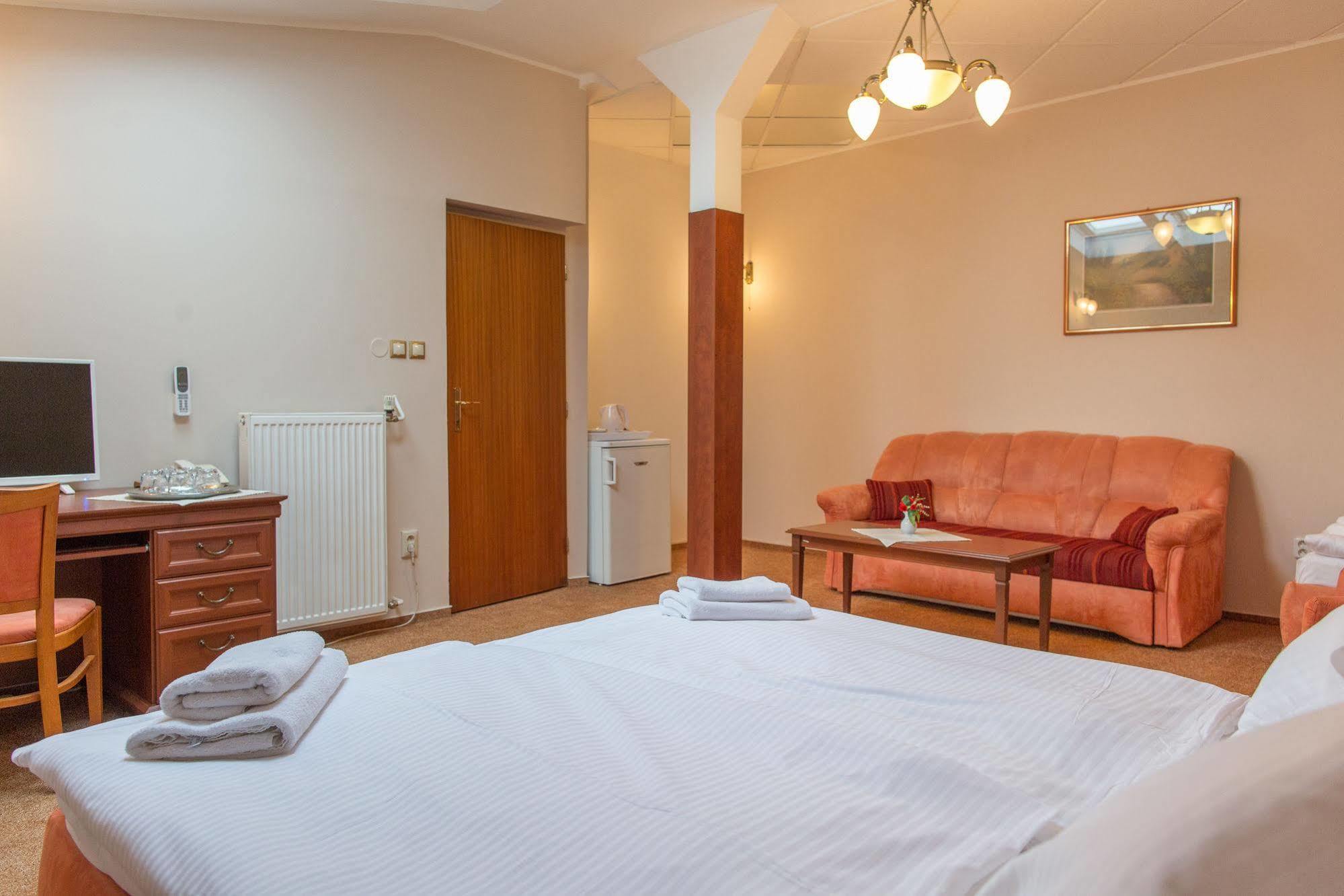 Hotel Grand Zilina Bagian luar foto