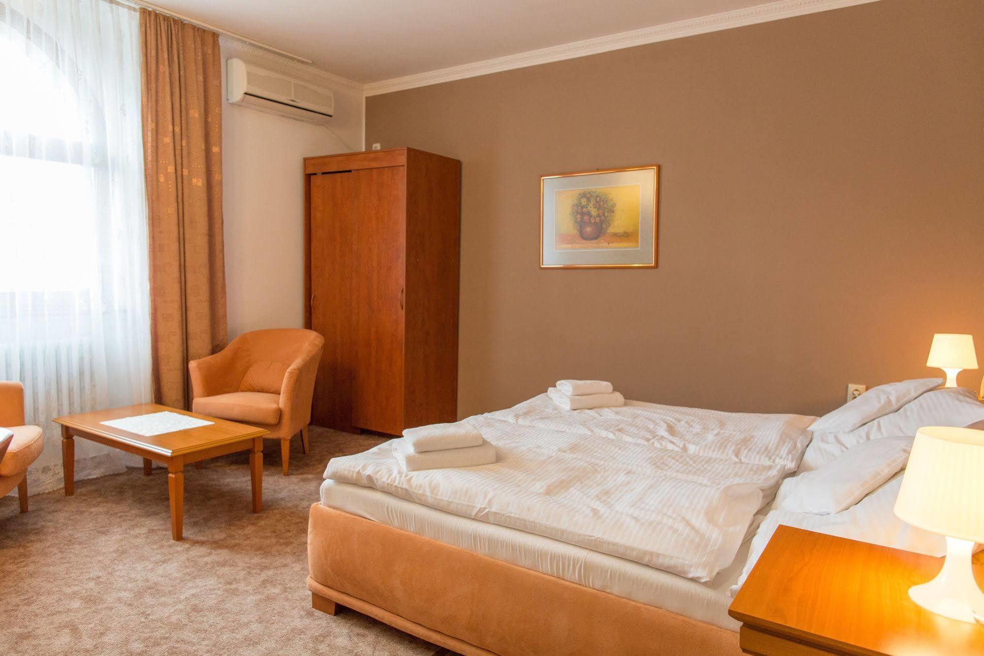 Hotel Grand Zilina Bagian luar foto
